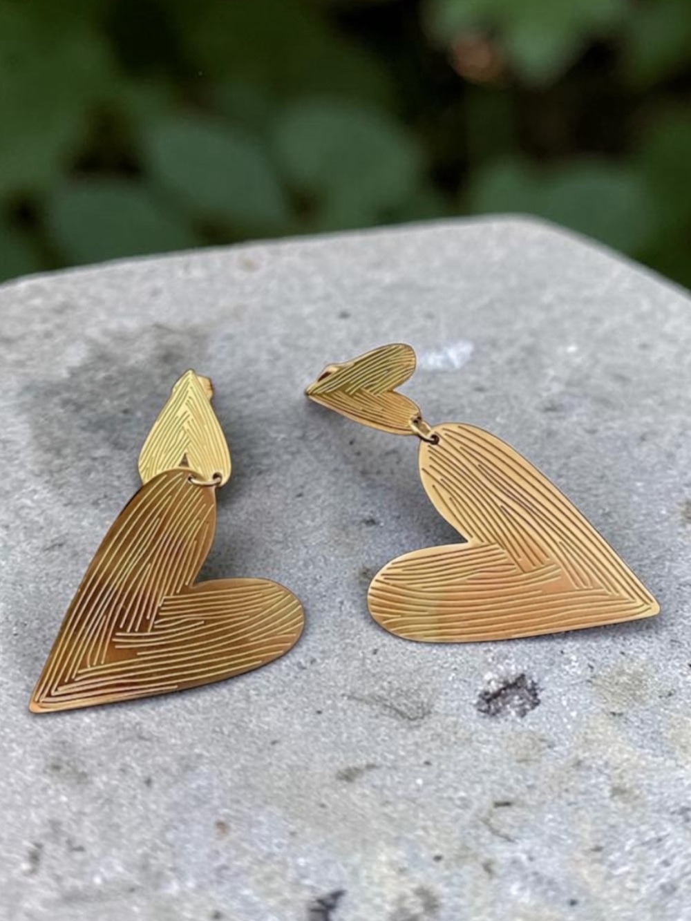 18K Gold Dangle Heart Earrings (Gold Plated)
